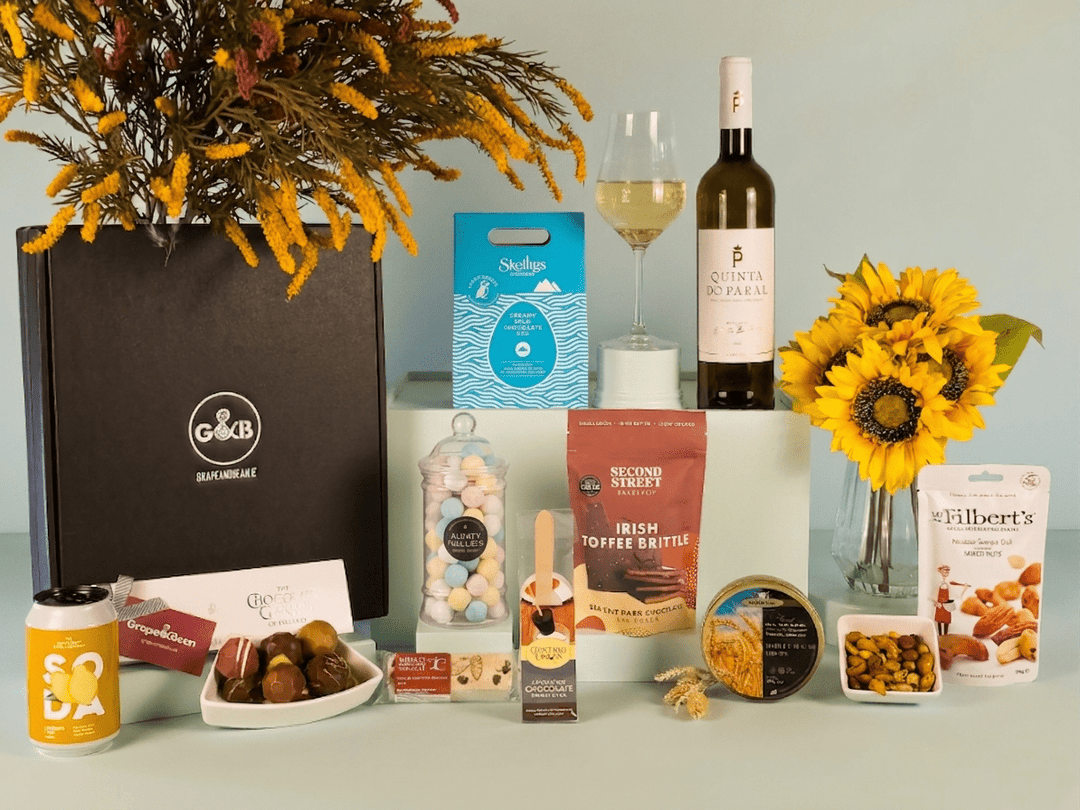 Easter Hamper with White Wine - Grape & Bean
