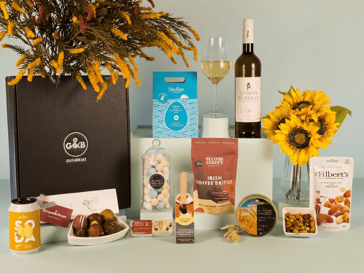 Easter Hamper with White Wine - Grape & Bean