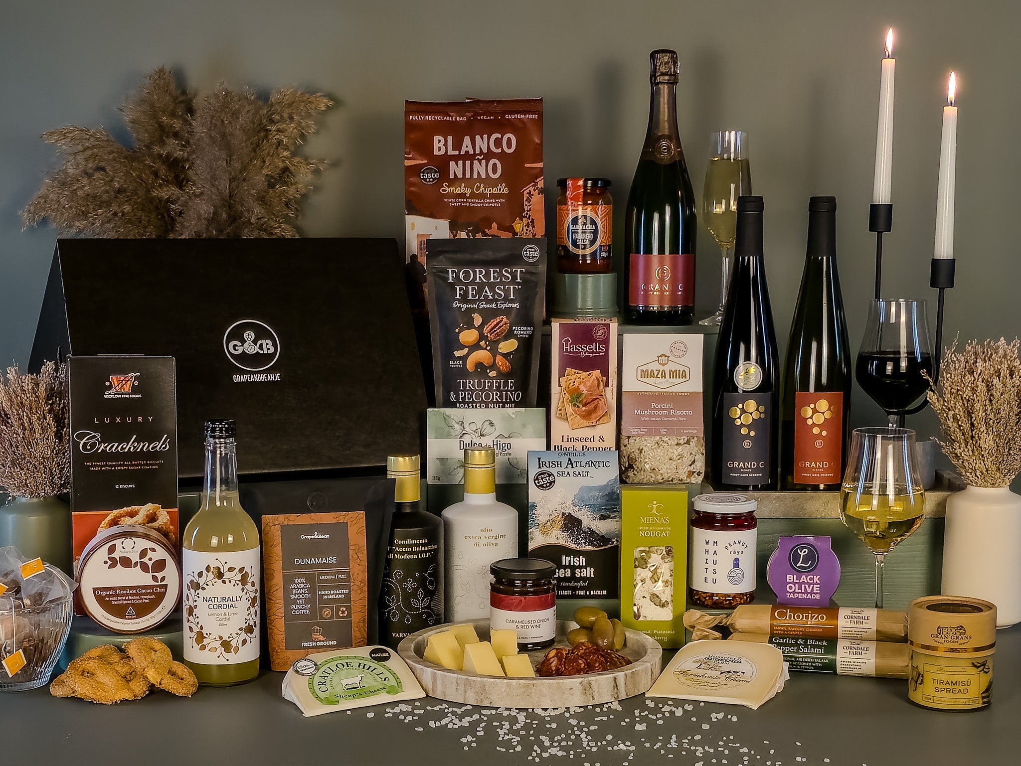 Large Gourmet Foodie Hamper with Fine Red Wine, White Wine & Prosecco - Grape & Bean