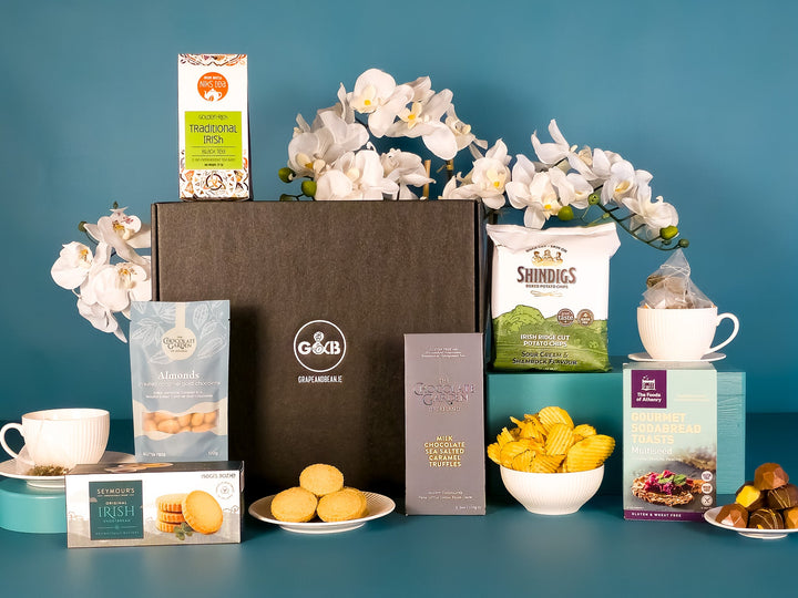 Luxury Irish Artisan Hamper with Irish Breakfast Tea, chocolates, biscuits, crisps and sodabread toasts.